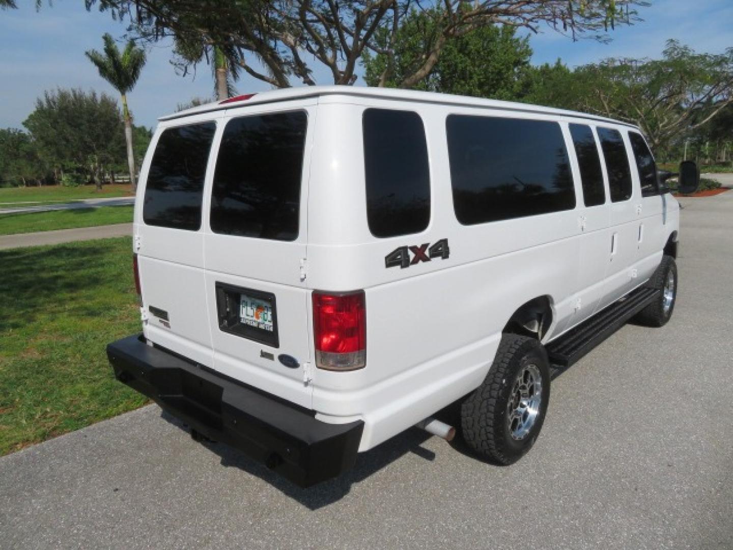 2014 White /GRAY Ford E-Series Wagon XLT (1FBSS3BL6ED) , AUTOMATIC transmission, located at 4301 Oak Circle #19, Boca Raton, FL, 33431, (954) 561-2499, 26.388861, -80.084038 - Photo#39